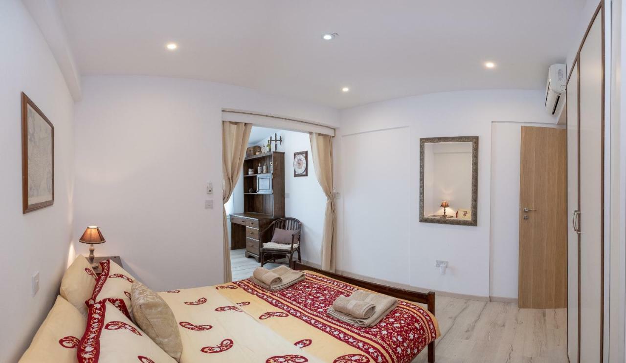 Townhouse By The Sea Pirate Harbor Apartman Paphos Kültér fotó